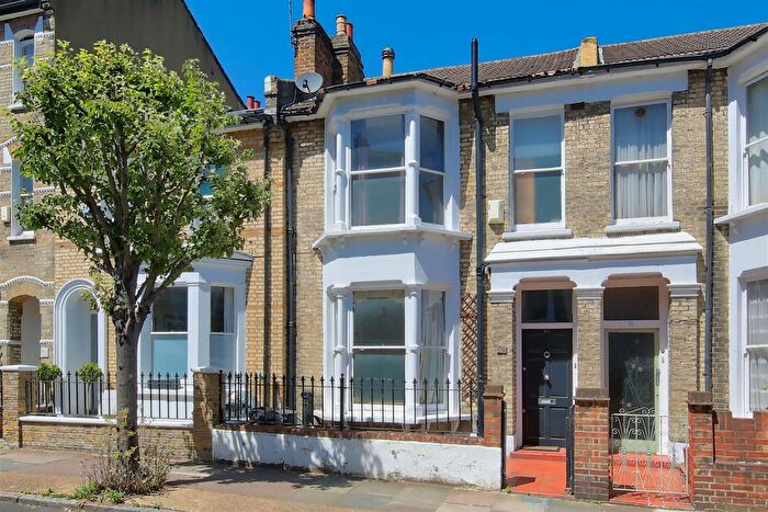 3 Bedroom Semi-Detached House To Rent In Salcott Road, London, SW11