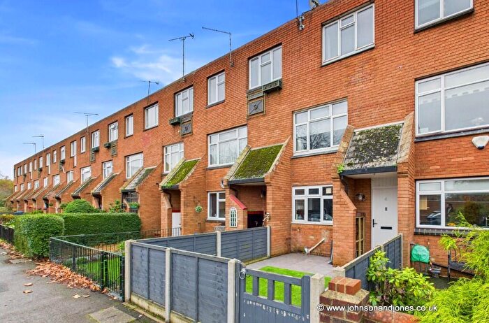 2 Bedroom House For Sale In Heriot Road, Chertsey, Surrey, KT16