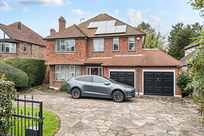 4 Bedroom Detached House For Sale In Coulsdon Road, Coulsdon, CR5