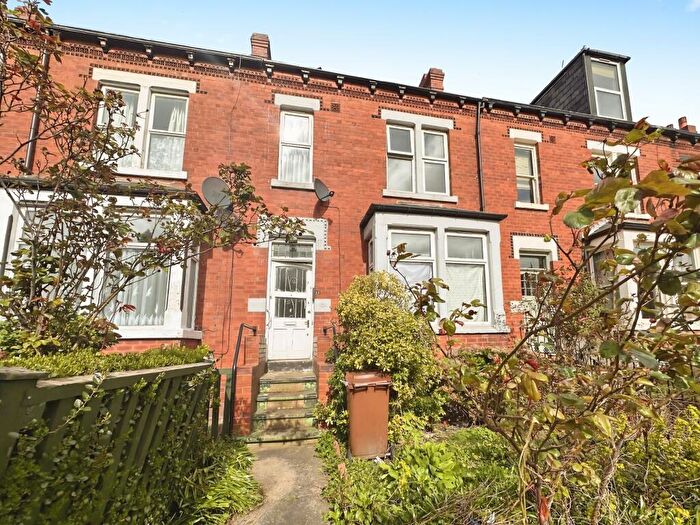 4 Bedroom Terraced Bungalow For Sale In Mexborough Drive, Leeds, LS7