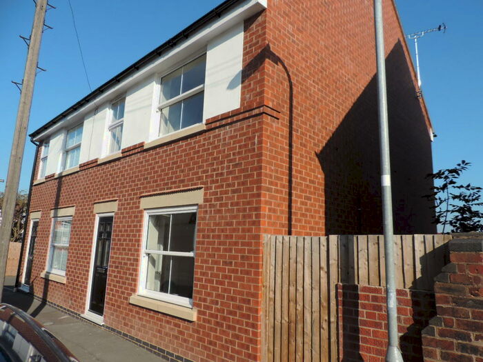 3 Bedroom Semi-Detached House To Rent In Stanley Road, Atherstone, CV9