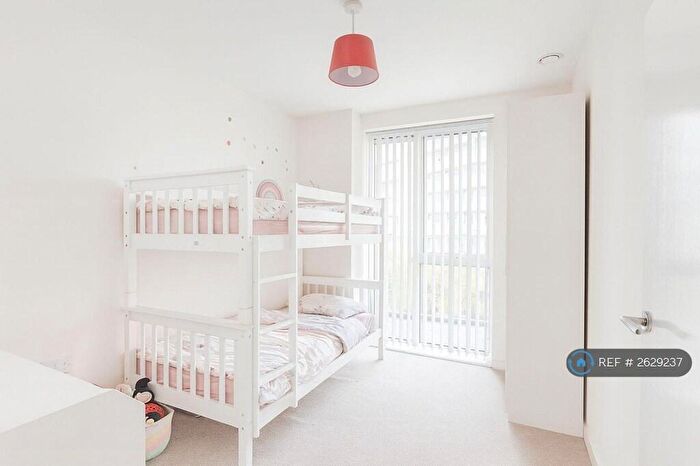 2 Bedroom Flat To Rent In Crossways, Slough, SL1