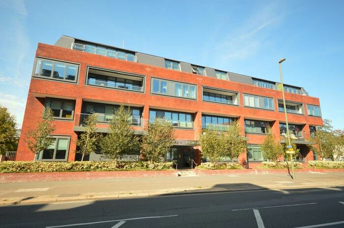 1 Bedroom Flat To Rent In East Street, Epsom, Surrey., KT17