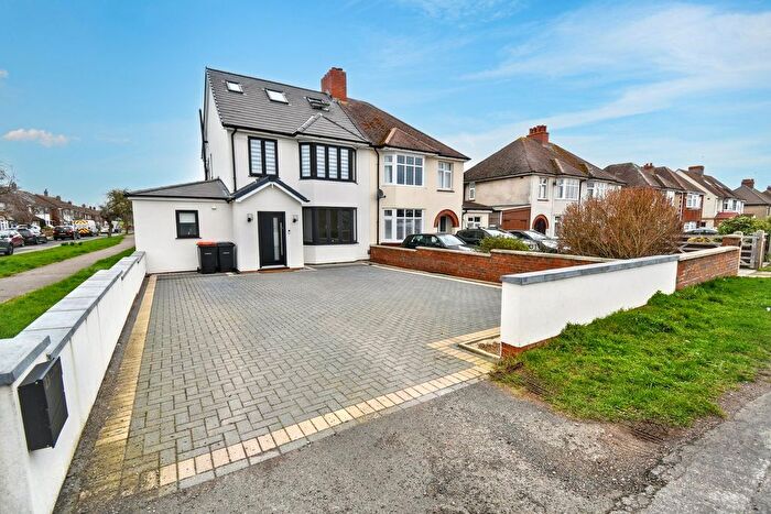 4 Bedroom Semi Detached House For Sale In Ridge Road, Kempston, Bedford, MK43