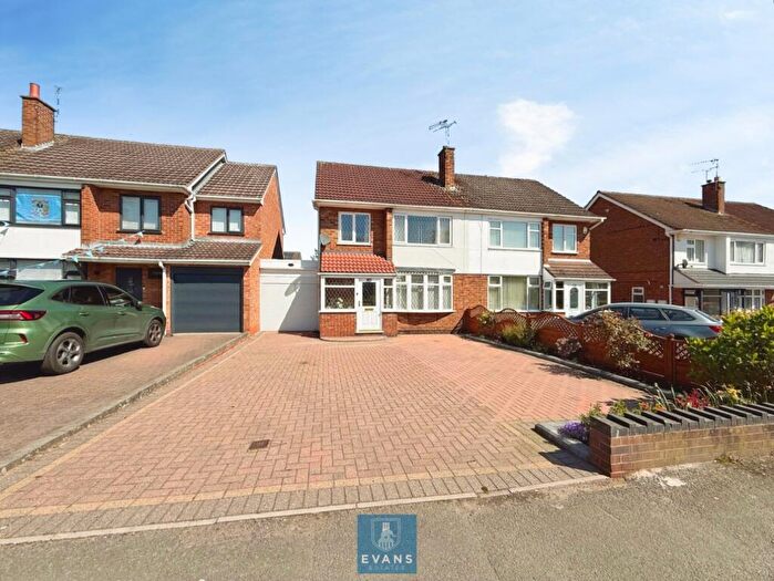 3 Bedroom Semi Detached House For Sale In Broad Lane, Coventry, CV5