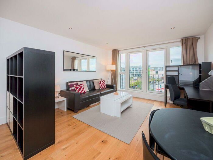 1 Bedroom Flat To Rent In Melvin Walk, EH3
