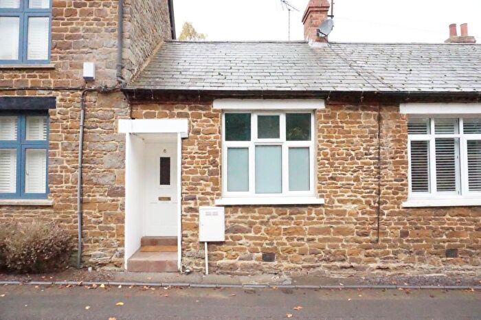 1 Bedroom Bungalow For Sale In Parsons Street, Woodford Halse, Daventry, Northamptonshire, NN11