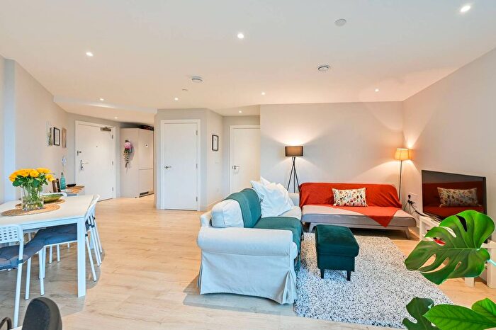 1 Bedroom Flat For Sale In Churchyard Row, Kennington, London, SE11