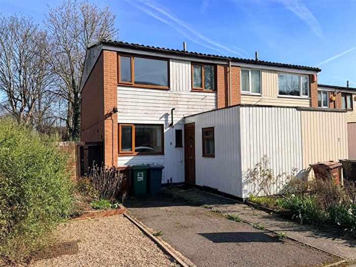 3 Bedroom End Terrace House For Sale In Woodland Grove, Leeds, LS7