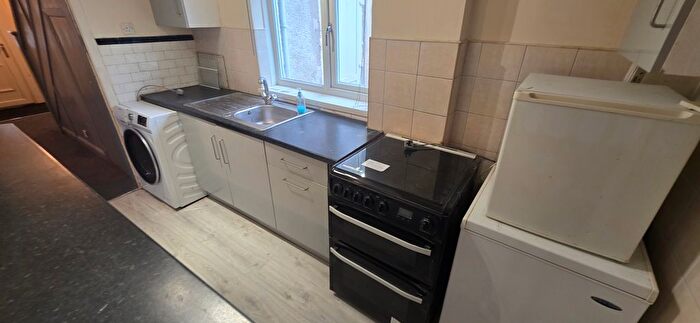 4 Bedroom Semi-Detached House To Rent In Southlea Avenue, Leamington Spa, CV31