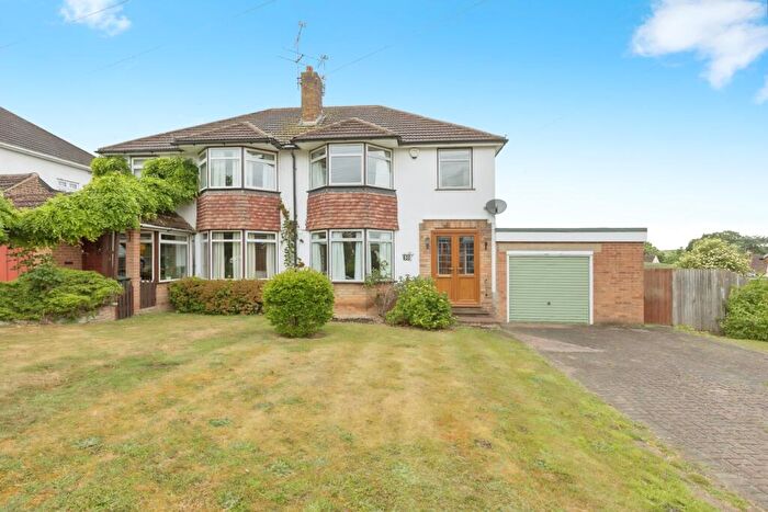 3 Bedroom Semi-Detached House For Sale In St. Marys Way, Longfield, Kent, DA3