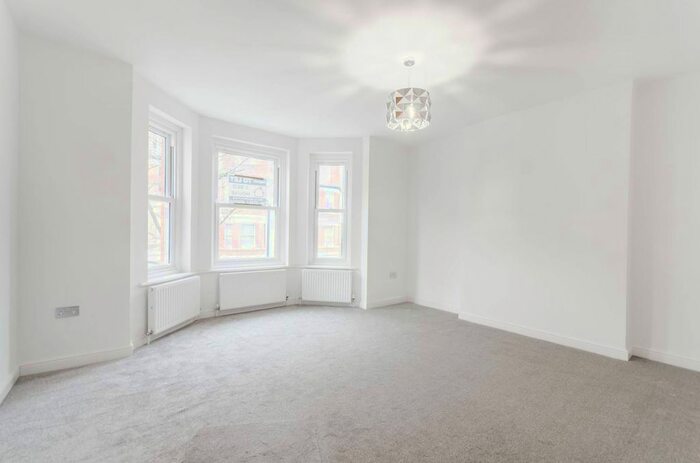 2 Bedroom Flat To Rent In Holmleigh Road, Hackney, London, N16