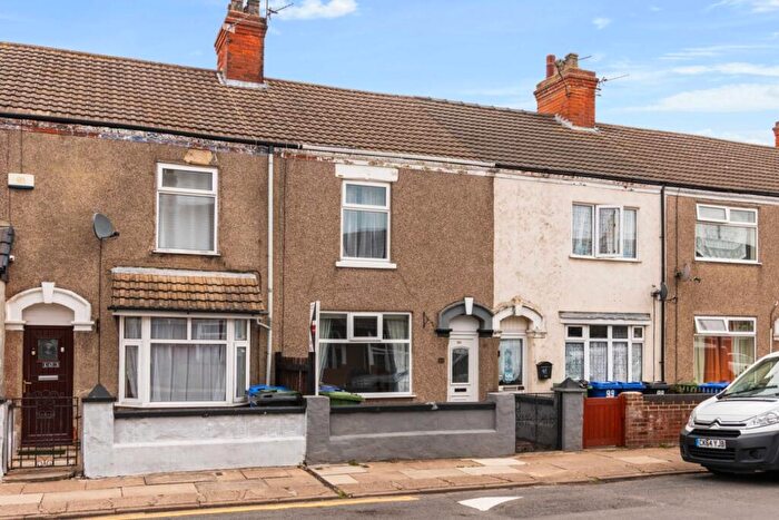 3 Bedroom Terraced House For Sale In Gilbey Road, Grimsby, DN31