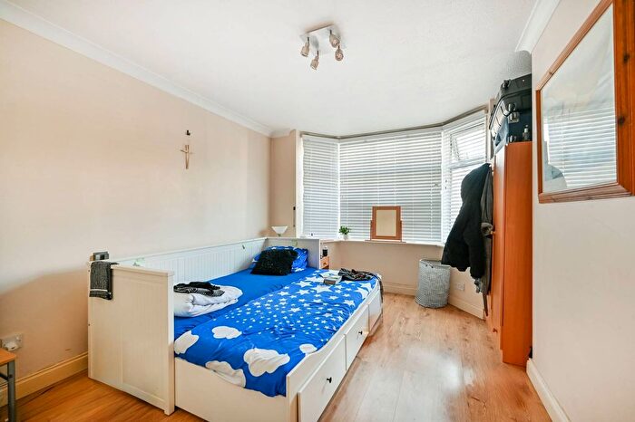 4 Bedroom Semi-detached House For Sale In Vale Road, Windsor, SL4