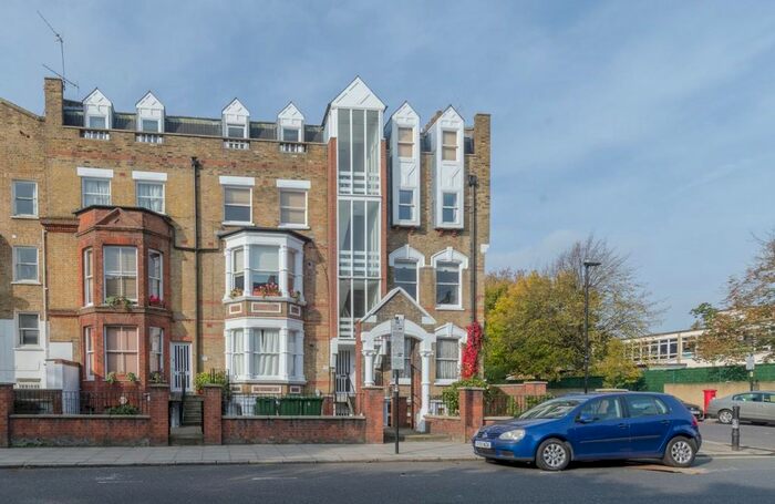 2 Bedroom Flat To Rent In Tollington Park, London, N4