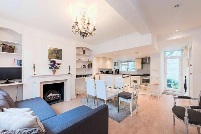2 Bedroom Flat To Rent In Sutherland Street, Pimlico, London, SW1V