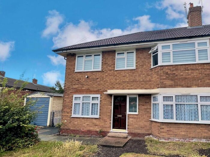 2 Bedroom Maisonette To Rent In Esher Road, West Bromwich, B71