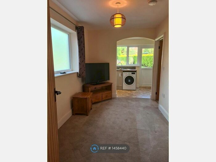 1 Bedroom Bungalow To Rent In The Spring, Devizes, SN10