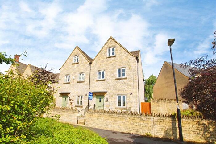 3 Bedroom Town House To Rent In Moss Way, Cirencester, GL7