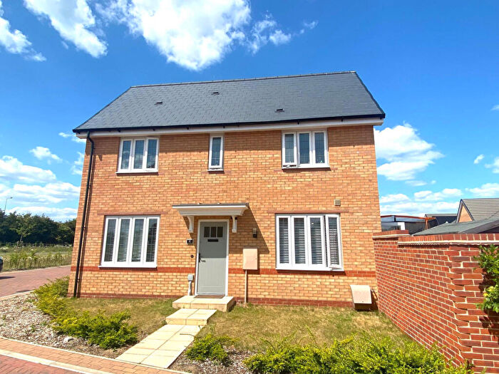 3 Bedroom Semi-Detached House For Sale In Jute Crescent, St. Neots, PE19