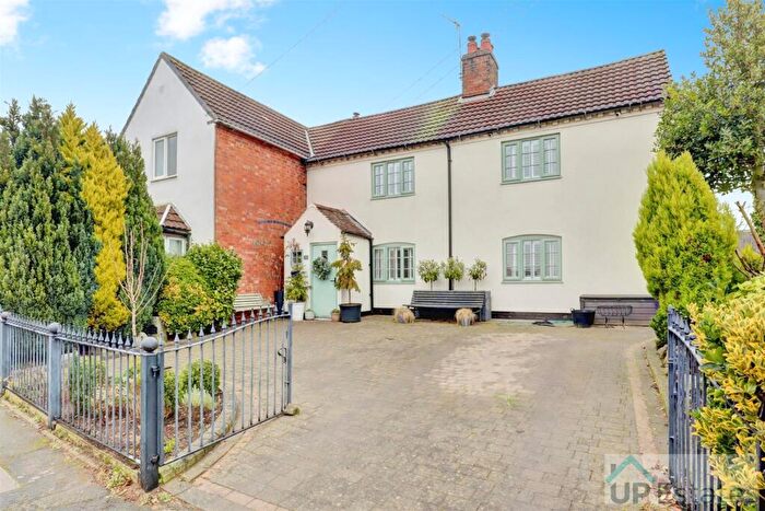 3 Bedroom Semi Detached House For Sale In Church Street, Bulkington, Bedworth, CV12