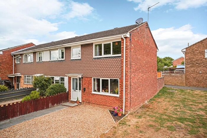 3 Bedroom End Of Terrace House For Sale In Sutherland Grove, Bletchley, Milton Keynes, Buckinghamshire, MK3