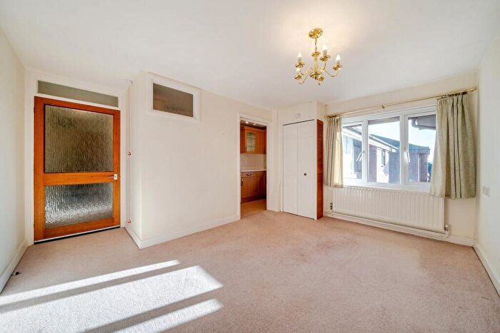 1 Bedroom Retirement Property For Sale In Knights Lane, Tiddington, Stratford-upon-Avon, CV37
