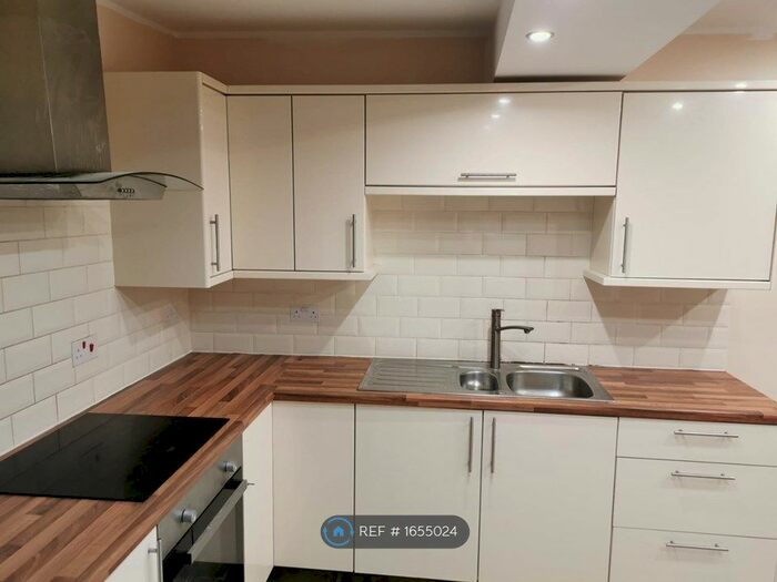 4 Bedroom End Of Terrace House To Rent In Osborne Road, Pontypool, NP4