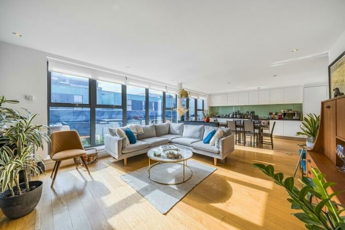 2 Bedroom Apartment To Rent In Seward Street London, EC1V