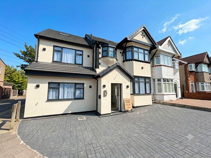 2 Bedroom Flat To Rent In Ingram Way, Greenford, UB6
