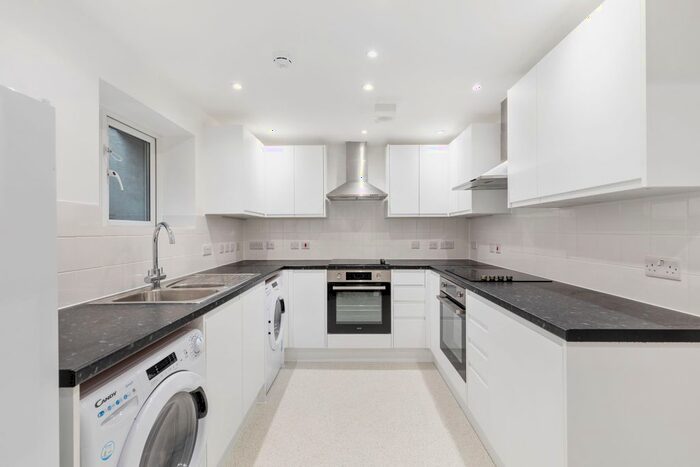 Studio To Rent In Upton Road, Watford, WD18