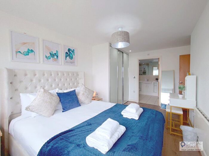 2 Bedroom Flat To Rent In Basin Approach, London, E16