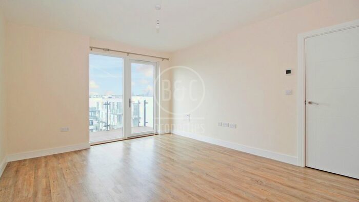 1 Bedroom Flat To Rent In Peninsula Quay, Pegasus Way, ME7