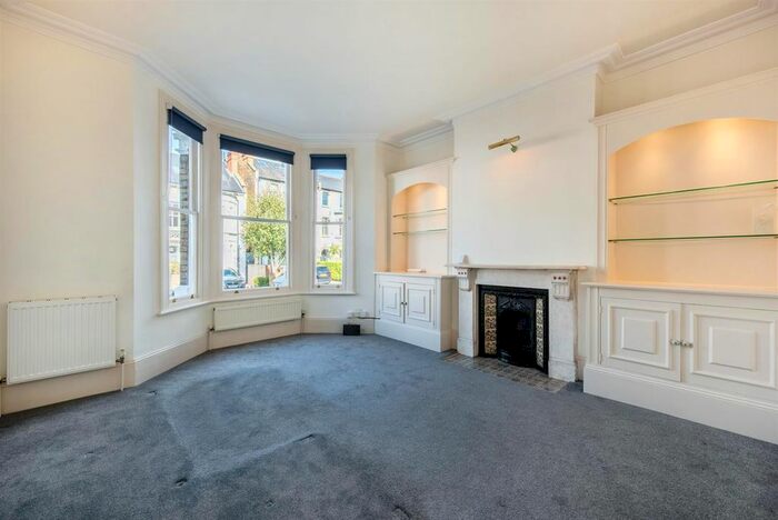 2 Bedroom Flat To Rent In Balham Park Road, Balham, London, SW12