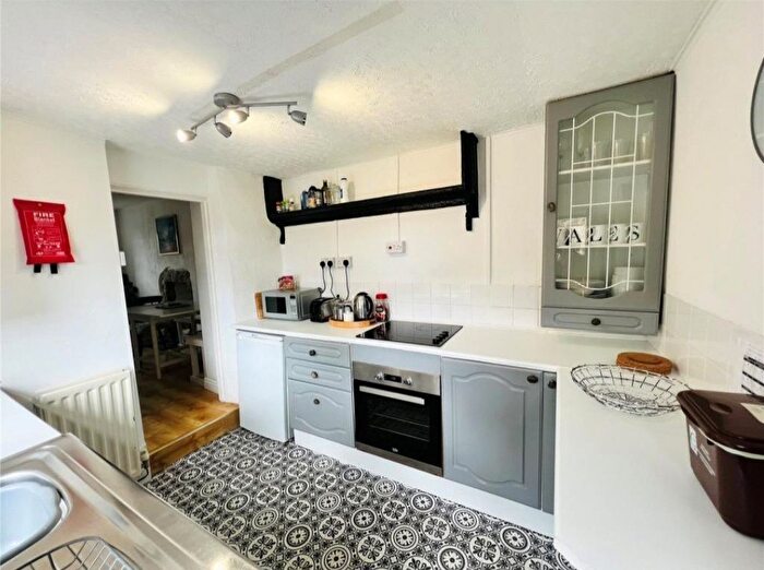 2 Bedroom Cottage To Rent In Pwllheli, LL53