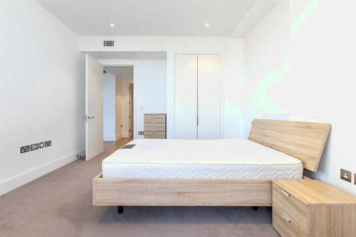 3 Bedroom Flat To Rent In Kingsway, London, WC2B