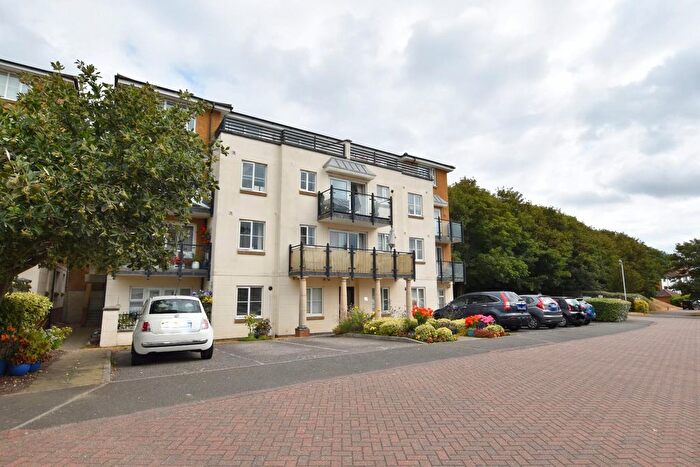 2 Bedroom Flat For Sale In Lower Corniche, Hythe, CT21
