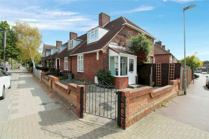 2 Bedroom End Of Terrace House To Rent In Hedgemans Road, Dagenham, Essex, RM9