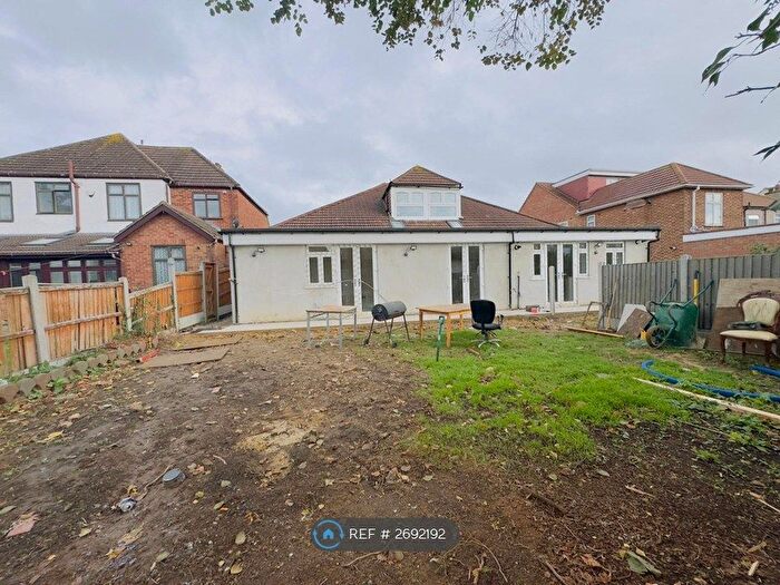 5 Bedroom Terraced House To Rent In Broomhill Road, Ilford, IG3