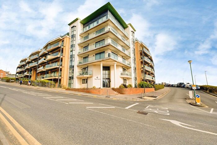 2 Bedroom Apartment To Rent In Marina Close, Bosocmbe, BH5