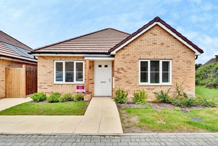 2 Bedroom Detached Bungalow For Sale In Chestnut Grove, Borden, Sittingbourne, ME9