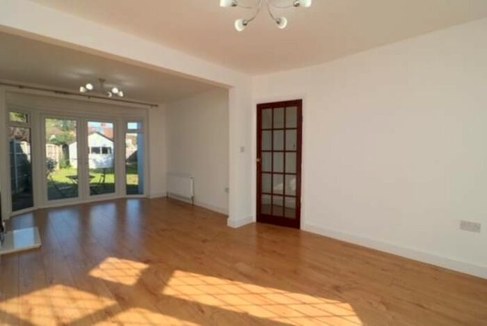 3 Bedroom Semi-Detached House To Rent In Hollybush Road, Kingston Upon Thames, KT2