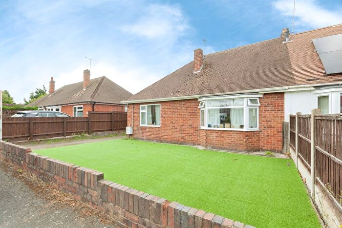 2 Bedroom Semi Detached Bungalow For Sale In Calverton Avenue, Wigston, LE18