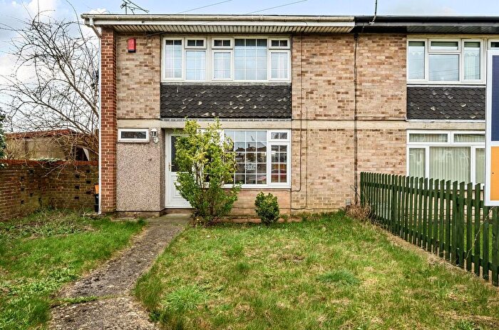 3 Bedroom End Terrace House For Sale In Hathaway Road, Upper Stratton, Swindon, SN2