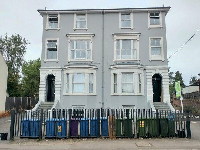 1 Bedroom Flat To Rent In Top Ash Road, Aldershot, GU12
