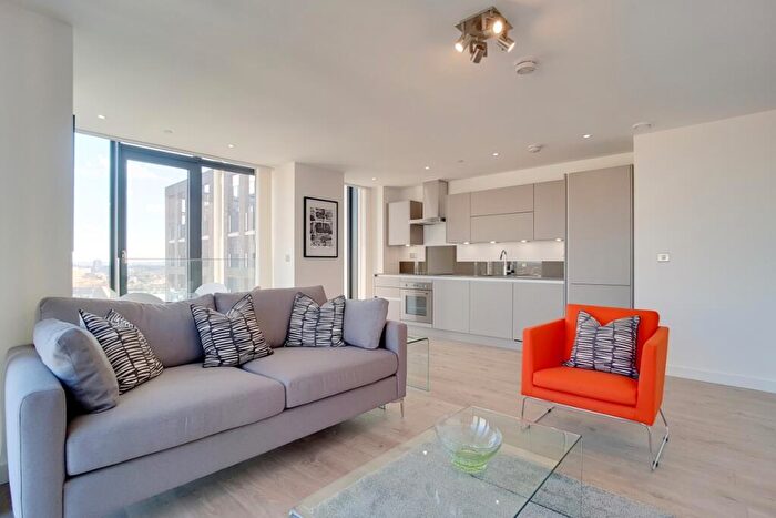 2 Bedroom Flat To Rent In Great Eastern Road London, E15