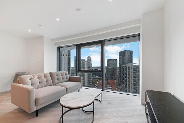 Studio To Rent In Aspen, Marsh Wall, Canary Wharf, London, E14