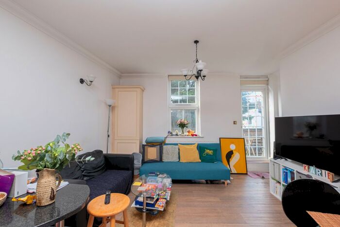 2 Bedroom Flat To Rent In High Road, East Finchley, London, N2