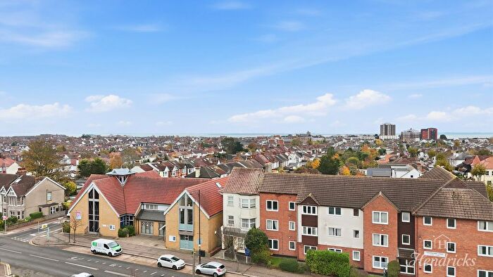 3 Bedroom Flat For Sale In London Road, Leigh-On-Sea, SS9