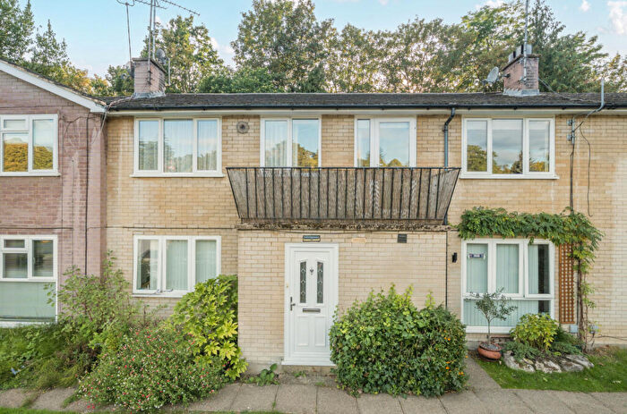 2 Bedroom Apartment For Sale In Lower Camden, Chislehurst, Kent, BR7